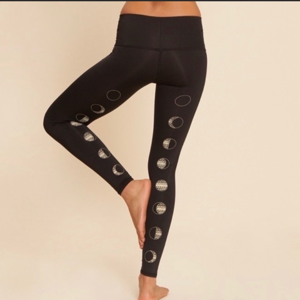 Teeki Hot Pant in Moon Dance Black Size large